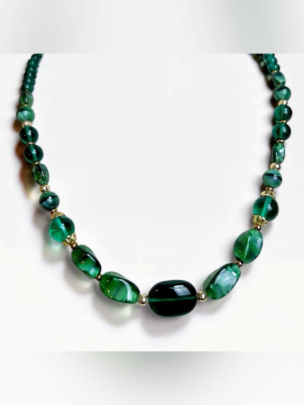 Vintage 1950s Mid-Century Green Givre Art Glass Beaded Necklace Gold Tone